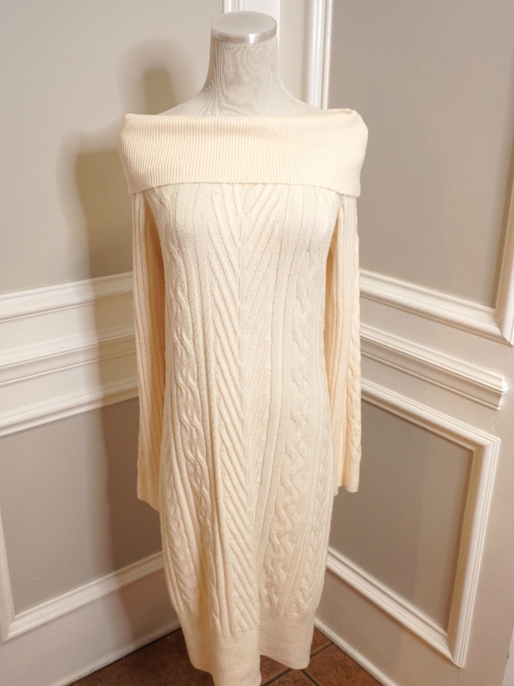 NEW Derek Heart cream-colored off-the-shoulder cable knit sweater, Size L